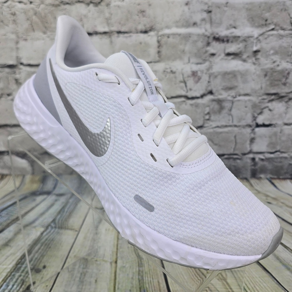 Nike Revolution 5 Running Shoes Women 8.5 White Wolf Grey BQ3207-100 Sneakers